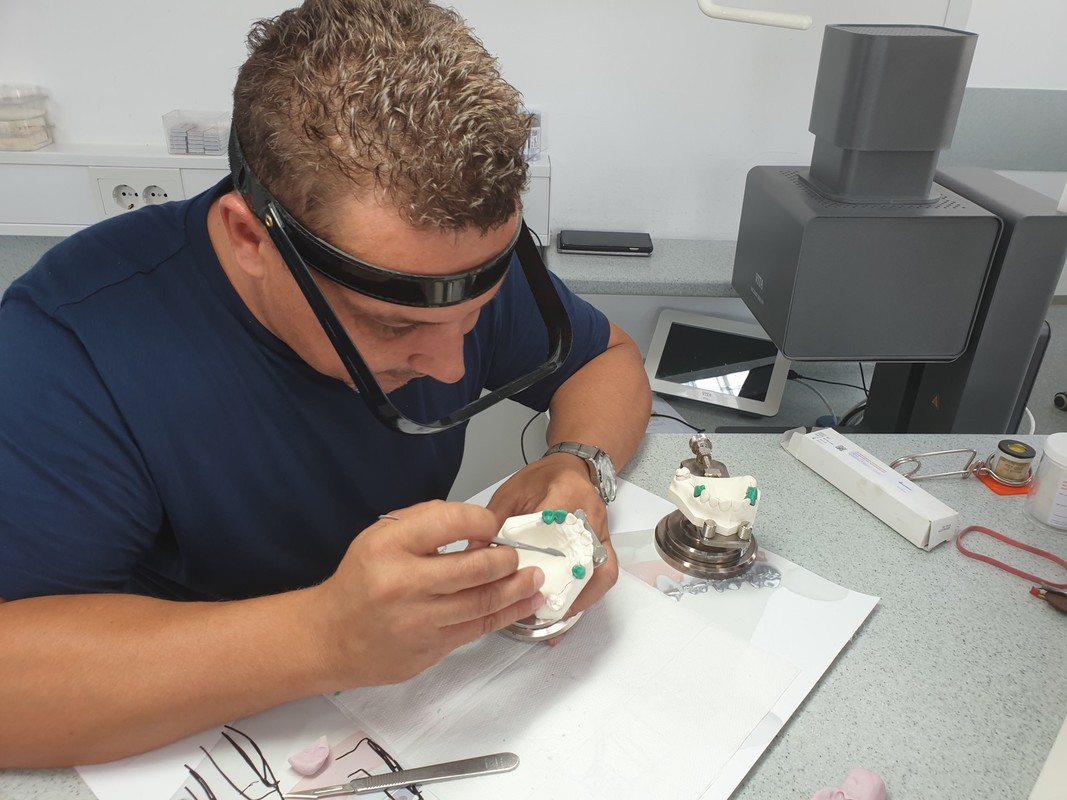 Atečmeni kot estetsko-funkcionalne rešitve v vsakdanji praksi - Kombinirana dela - osnovni