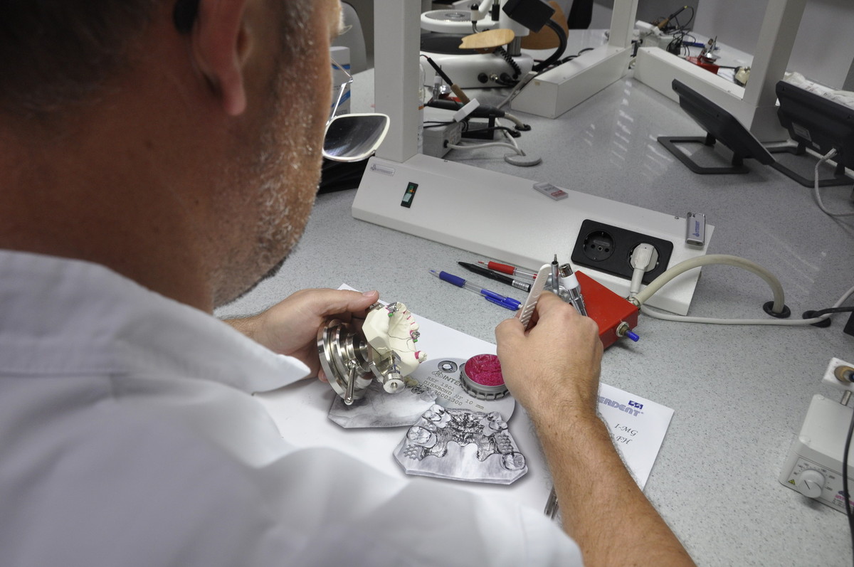 Atečmeni kot estetsko-funkcionalne rešitve v vsakdanji praksi - Kombinirana dela - osnovni