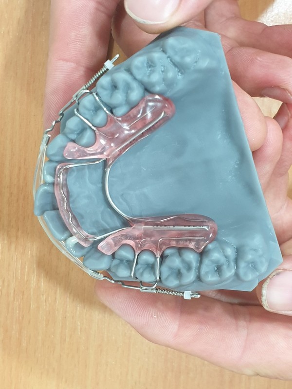 IAS Academy - ClearSmile Aligner Light in Inman Aligner