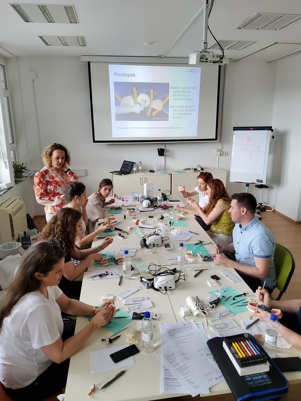 Sodobni pristopi k protetični oskrbi endodontsko zdravljenega zoba