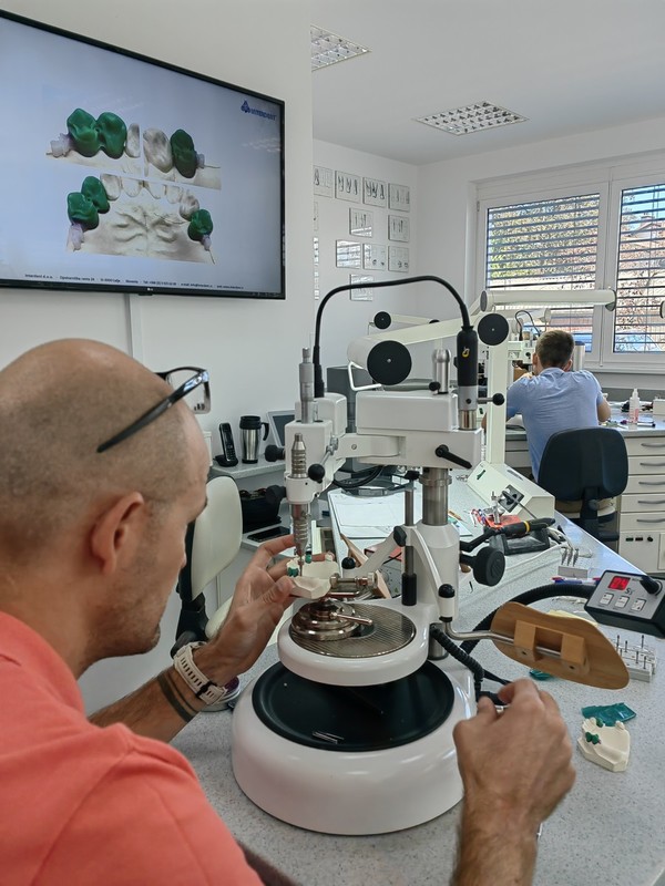 Atečmeni kot estetsko-funkcionalne rešitve v vsakdanji praksi - Kombinirana dela - osnovni