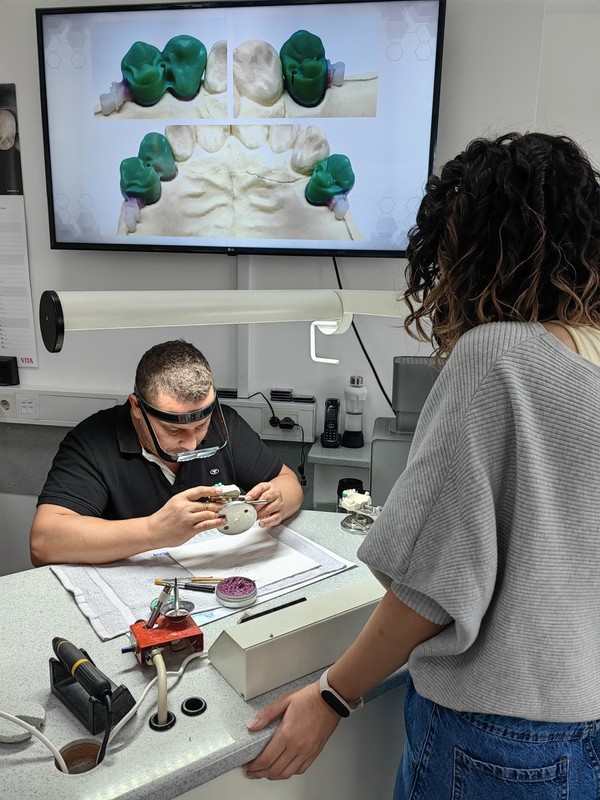 Atečmeni kot estetsko-funkcionalne rešitve v vsakdanji praksi - Kombinirana dela - osnovni