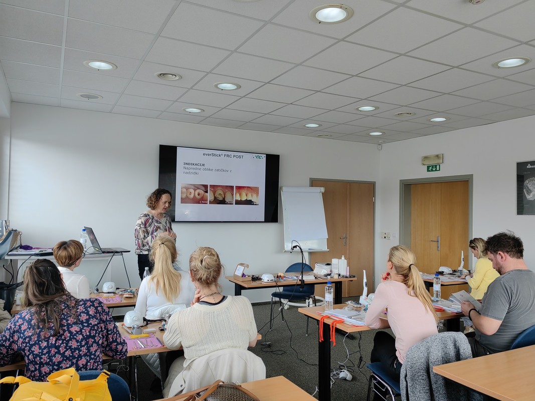 Sodobni pristopi k protetični oskrbi endodontsko zdravljenega zoba