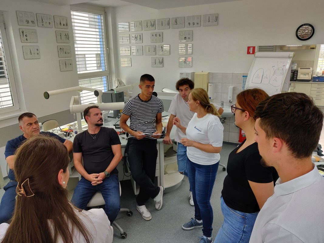 Summer dental school - za mlade tehnike in učence zadnjega letnika