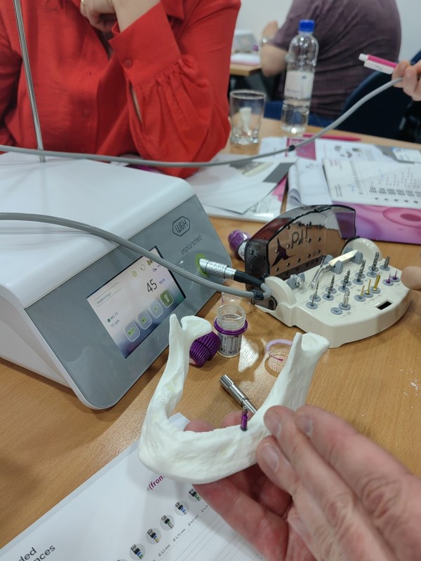 Uporaba tehnologije PRGF endoret in implantatnega sistema bti v vsakodnevni praksi - predavanja in delavnica